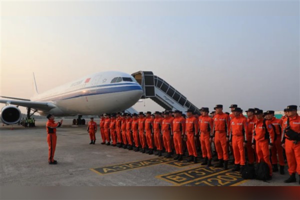 Myanmar’a Çin’den yardımlar sürüyor