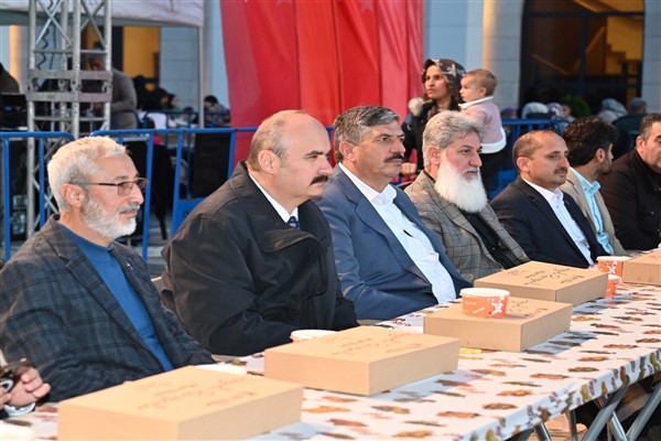 Batman Valisi  Canalp, iftar programına katıldı