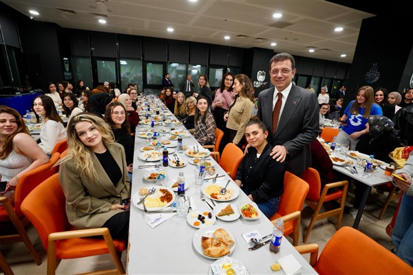 İmamoğlu’ndan öğrencilere: Cumhuriyetin değerlerini koruyun