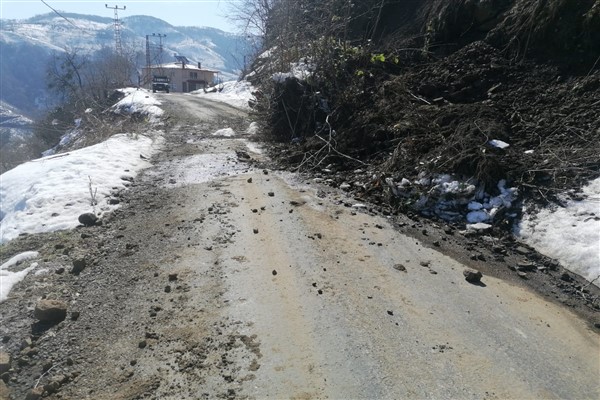 Ordu’da eriyen karlar heyelanlara yol açtı