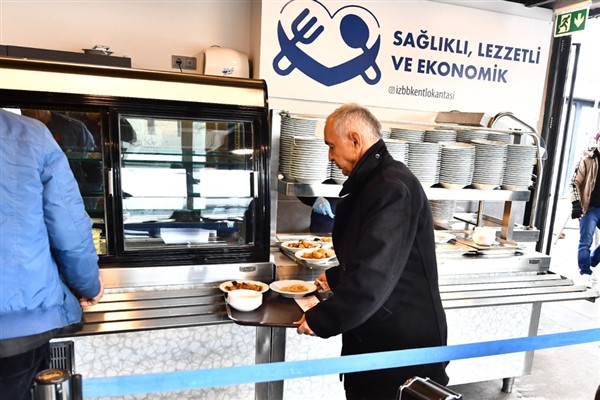 İzmir’de “Askıda Yemek” uygulaması sürüyor