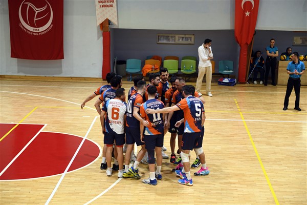 Osmangazi Belediyespor Erkek Voleybol Takımı Bölgesel Lig Finalleri’nde