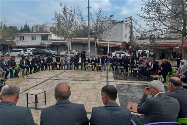 Eğil’de protokol vatandaşlarla bayramlaştı