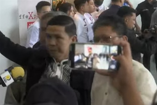 Filipinler eski lideri Duterte, uyuşturucu cinayetleriyle ilgili UCM emriyle tutuklandı