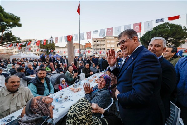 Başkan Tugay, Bergama’daki iftar programına katıldı