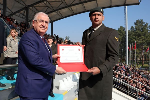 Bakan Güler, ASTTASAK eğitimini tamamlayan astsubayların mezuniyet törenine katıldı