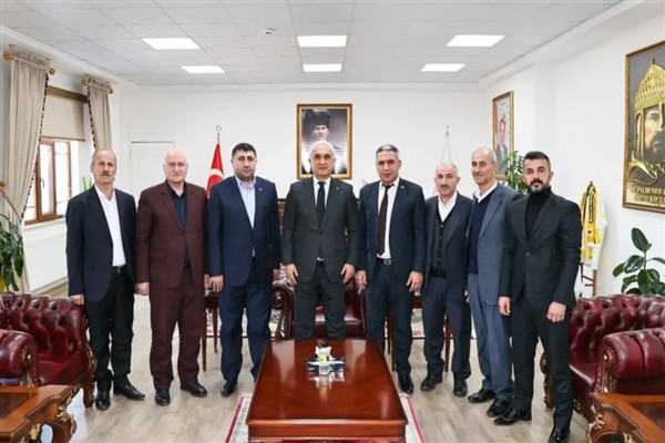 Muş İl Genel Meclisi Üyesi Akçil ve muhtarlar, Vali Çakır’ı ziyaret etti