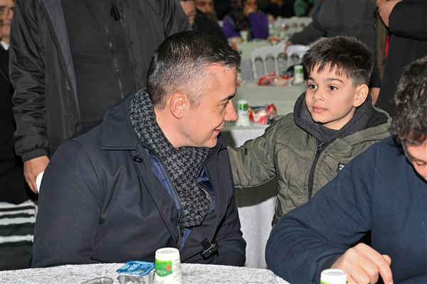 Başkan Vekili Aksoy, vatandaşlarla iftar sofrasında buluştu