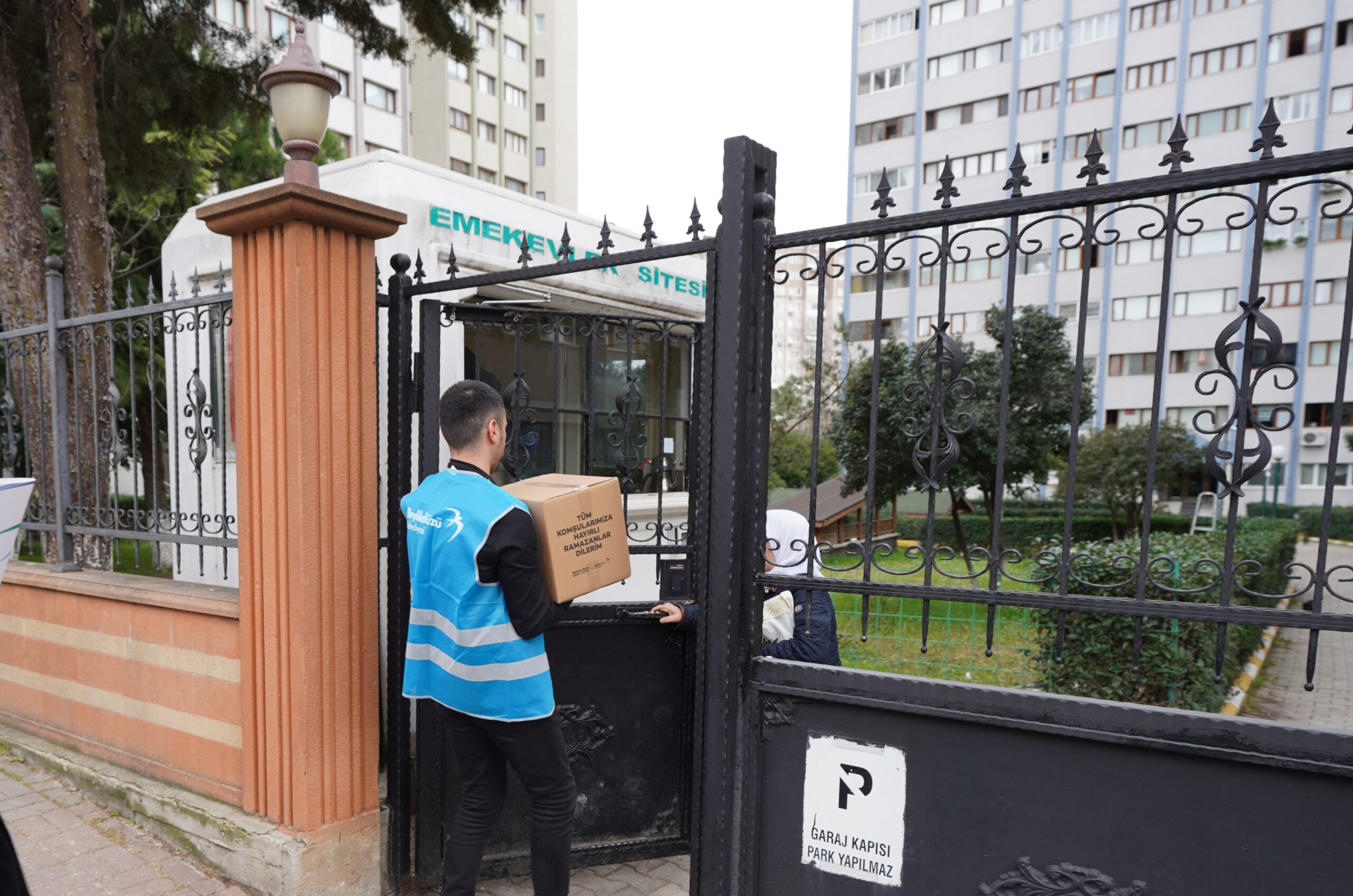 Beylikdüzü Belediyesi’nden 5 bin koli gıda ve erzak desteği
