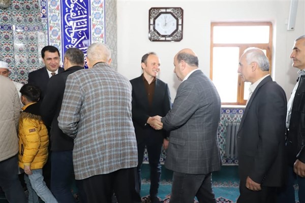 Şemdinli Kaymakamı Akpınar ve Başkan Şakar, halkla bayramlaştı