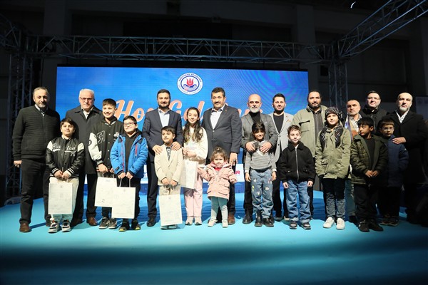 “Gençlik Uyanıyor, Ailecek Duada Buluşuyor” projesiyle 2 bin genç tablet sahibi oldu