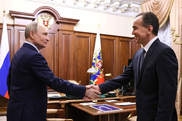 Rusya Devlet Başkanı Putin, Krasnodar Krayı Valisi Kondratyev ile toplantı yaptı