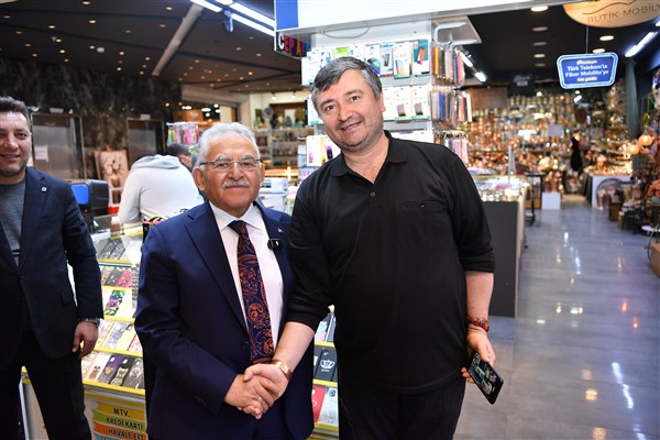 Başkan Büyükkılıç, Köşk Sosyete esnafını ziyaret etti