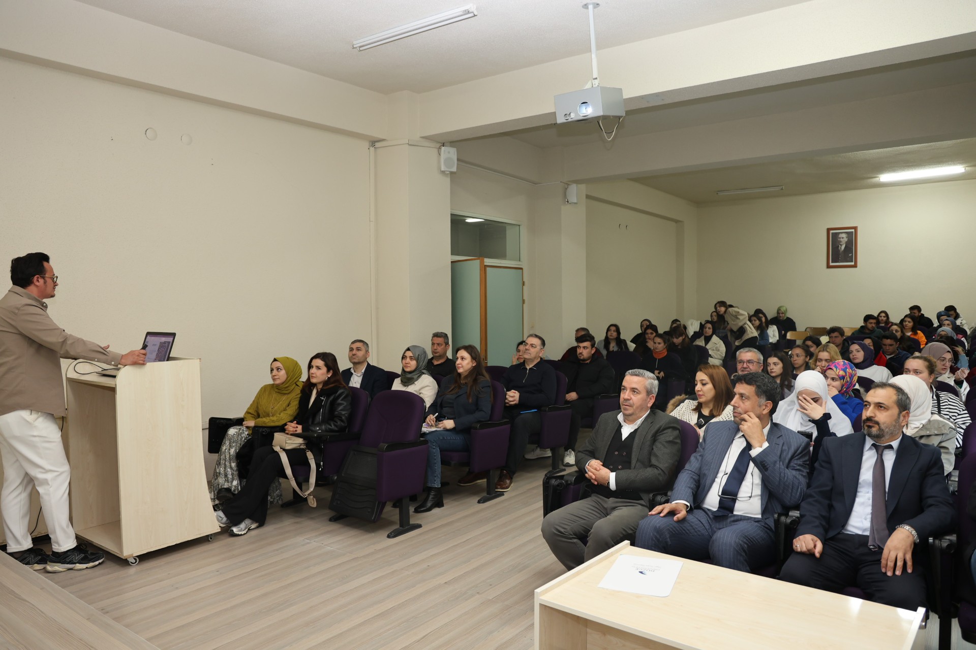 Düzce Üniversitesi Orman Fakültesi’nde “Tasarımdan Uygulamaya” konferansı düzenlendi