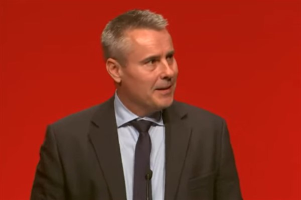 Eski Danimarka Ticaret Bakanı evinde çocuk istismarı materyali bulundurmakla suçlanıyor