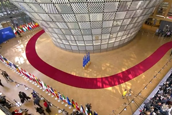 AB, zirve görüşmelerinin ardından Rusya’ya daha fazla yaptırım uygulamaya hazır