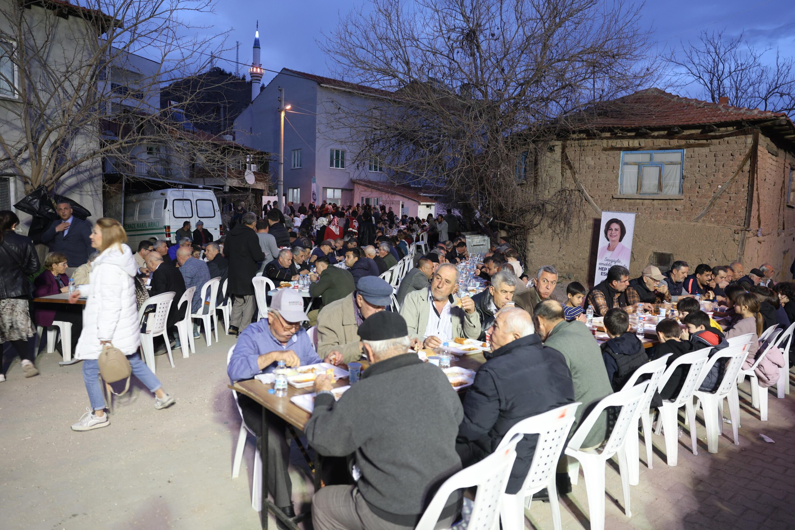 Eskişehir Büyükşehir Belediyesi’nin iftar sofrası bu kez Mihalgazi’de kuruldu