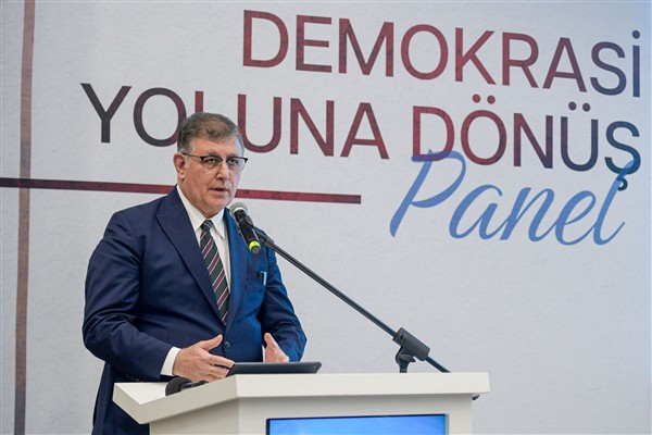 Başkan Tugay: Türkiye’de demokrasi bunalımı yaşanıyor