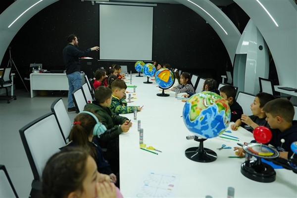 Düzce Bilim Merkezi, bilim meraklılarını ağırlamaya devam ediyor