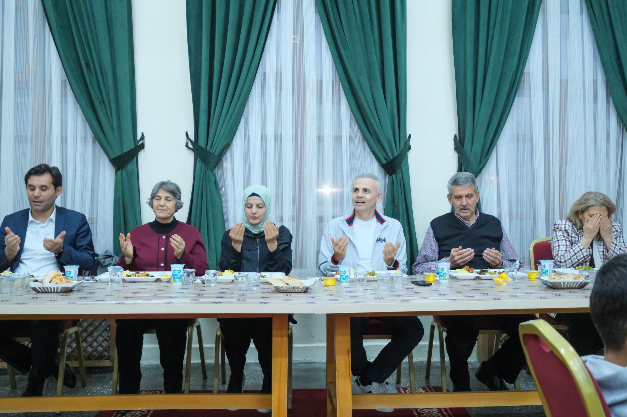 Vali Çiçekli, “Çocuk İftarları” programına katıldı