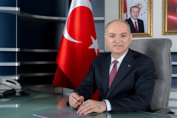 Başkan Özlü: Kadın; annedir, eştir, evlattır, öğretmendir, emekçidir