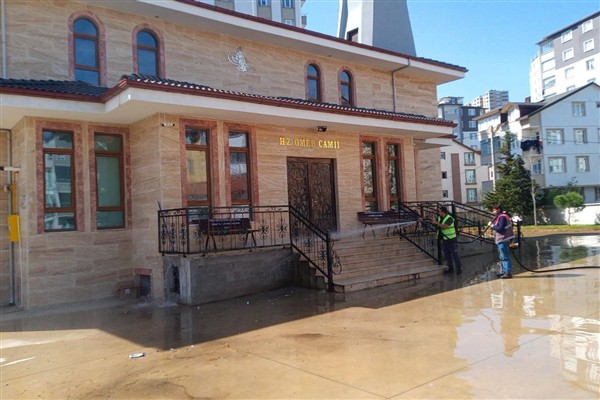 Ordu Büyükşehir Belediyesi tarafından mezarlıklar ve camiler temizlendi