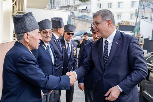 Başkan Tugay şehit yakınları ve gazi derneklerini ziyaret etti