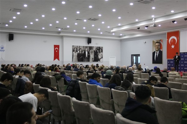 Derince’de 18 Mart’a özel sinema etkinliği düzenlendi