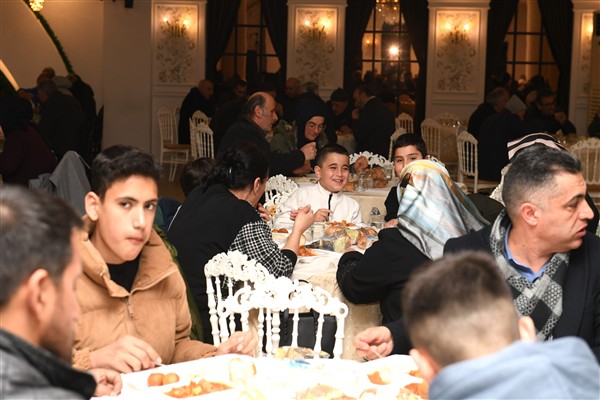 Osmangazi Belediyesi, Panayır Mahallesi’nde iftar sofrası kurdu