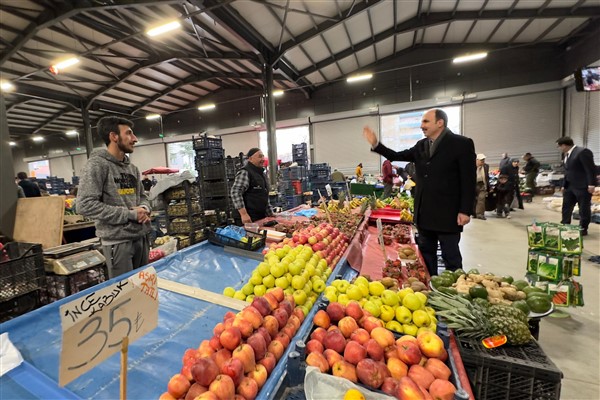 Başkan Altay, Büyük Sinan Semt Pazarı’nı ziyaret etti