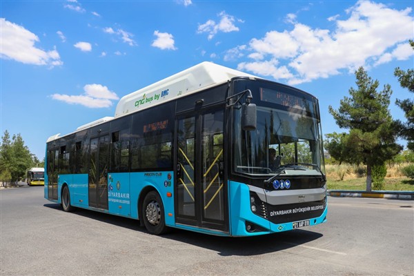 Diyarbakır Büyükşehir Belediyesi, 51 yeni otobüs için işlemleri başlattı