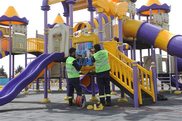 Van’da parklar bahara hazırlanıyor