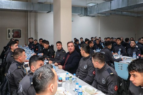 Erzincan Valisi Aydoğdu, POMEM öğrencileriyle sahur yaptı