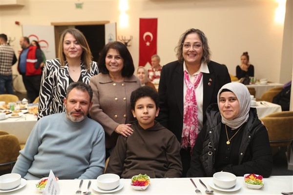 İzmit Belediyesi özel bireyler ve aileleriyle iftarda buluştu
