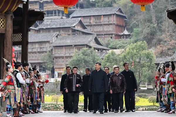 Cumhurbaşkanı Xi’nin övdüğü bir etnik köy: Çok sade, aynı zamanda çok moda