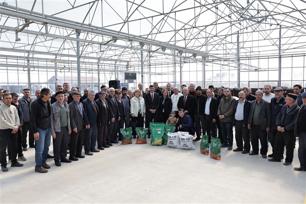 Kütahya Belediyesi’nden çiftçilere tohum desteği