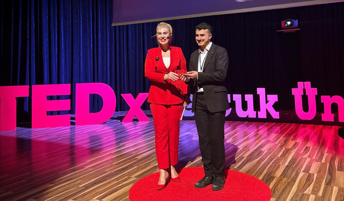 TEDx Selçuk’ta Derya Filiz Dalga: Yapay Zekâ Konuşur, Ama İnsanlar Hisseder!