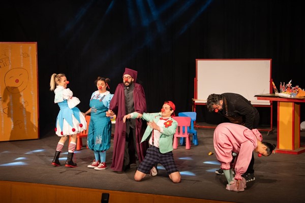 İzmir Şehir Tiyatroları’ndan çocuklara bayram sürprizi