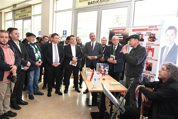 Yazar Nevzat Çelik, Bursa Kitap Fuarı’nda okurlarıyla buluştu