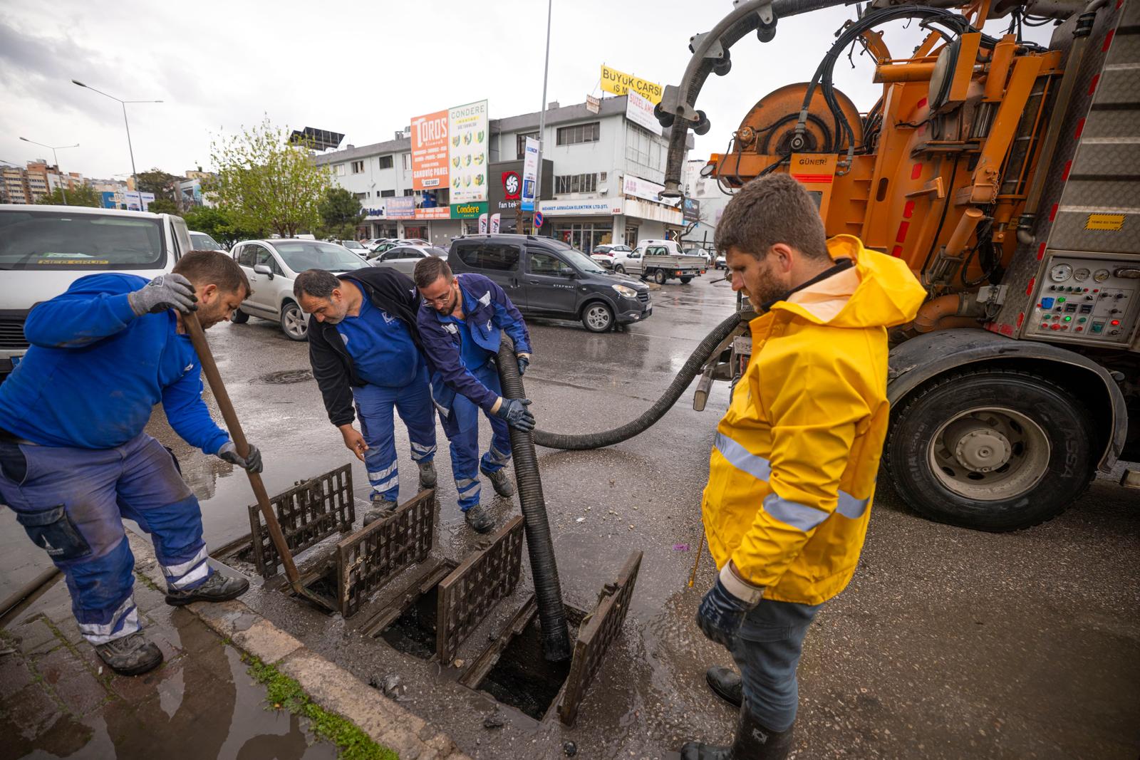 İZSU ekipleri yağışlara karşı önlemlerini aldı