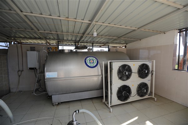 Muğla Büyükşehir Belediyesi’nden üreticilere süt tankı desteği