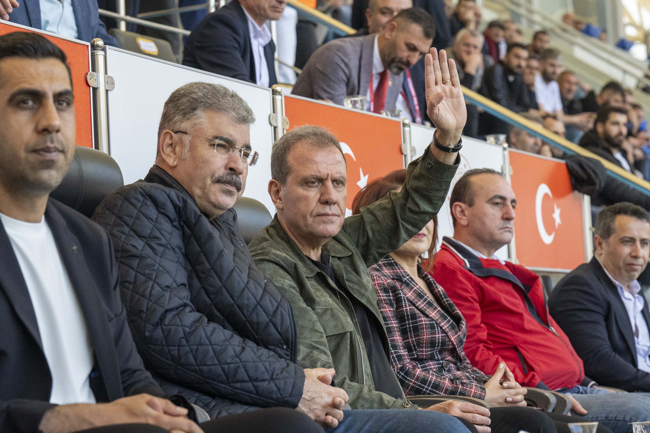 Seçer,Yeni Mersin İdman Yurdu ile Belediye Derincespor arasındaki karşılaşmayı izledi