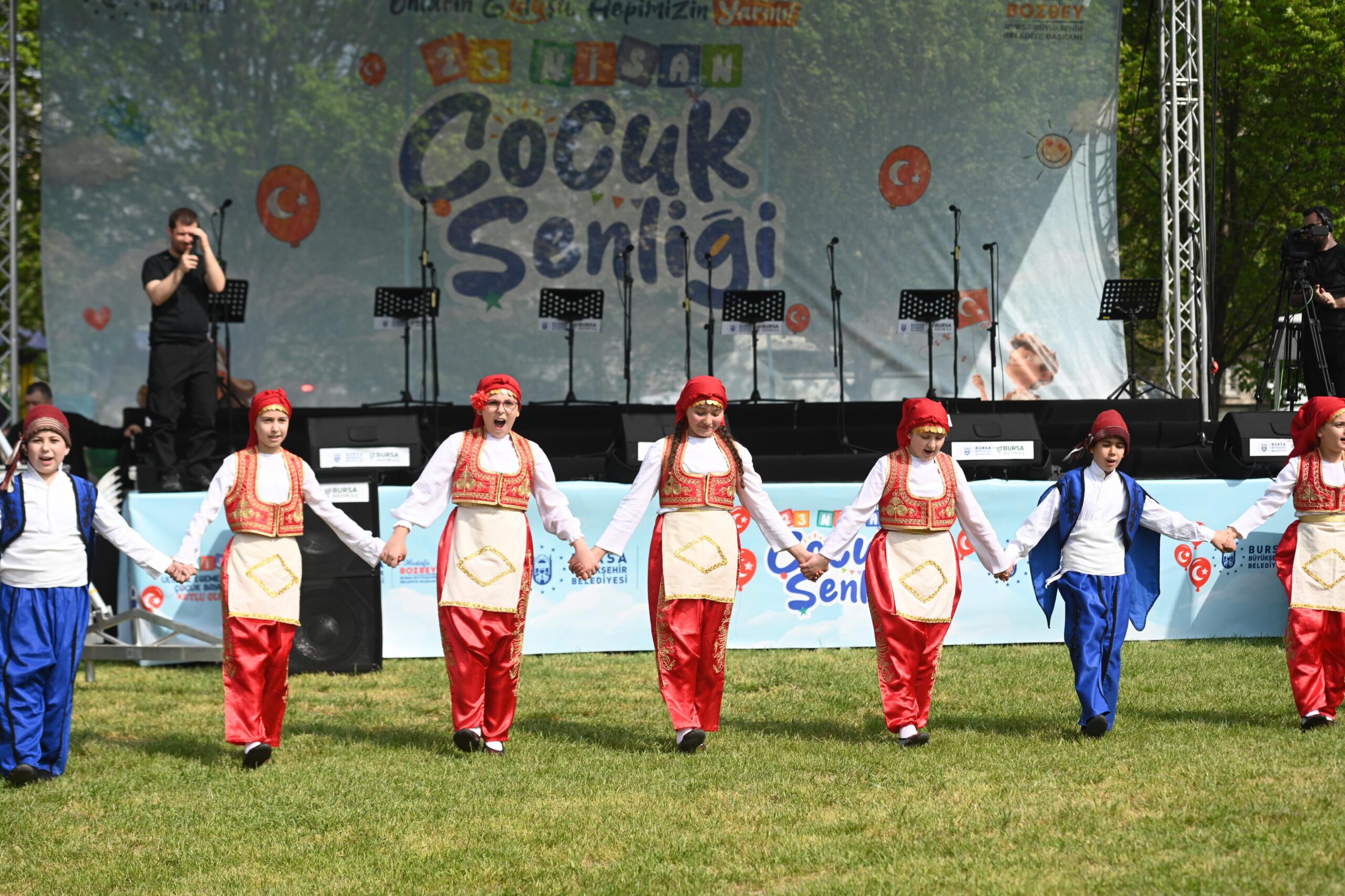 Bursa Büyükşehir Belediyesi’nden 23 Nisan kutlaması