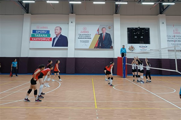 Van Büyükşehir Belediyespor Kulübü Kadın Voleybol Takımı Bölge Şampiyonası’nı tamamladı