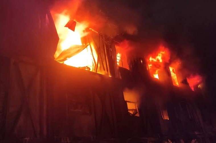 İskenderun’da konteyner yatakhanede yangın: 1 kişi hafif yaralandı