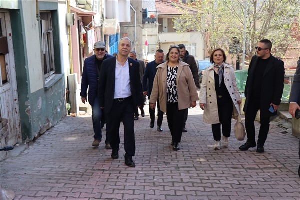 İzmit Belediyesi ekipleri ziyaretlerini sürdürüyor