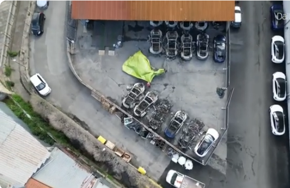 İtalyan polisi 17 Tesla aracının yanmasının ardından Tesla bayilerindeki güvenliği artırdı