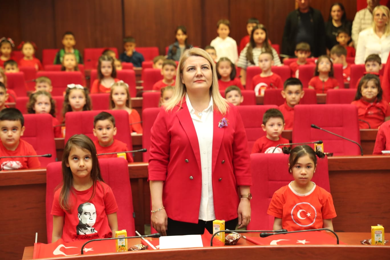 İzmit Belediye Başkanı Hüriiyet, 23 Nisan Çocuk Bayramı Özel Oturumu’na katıldı