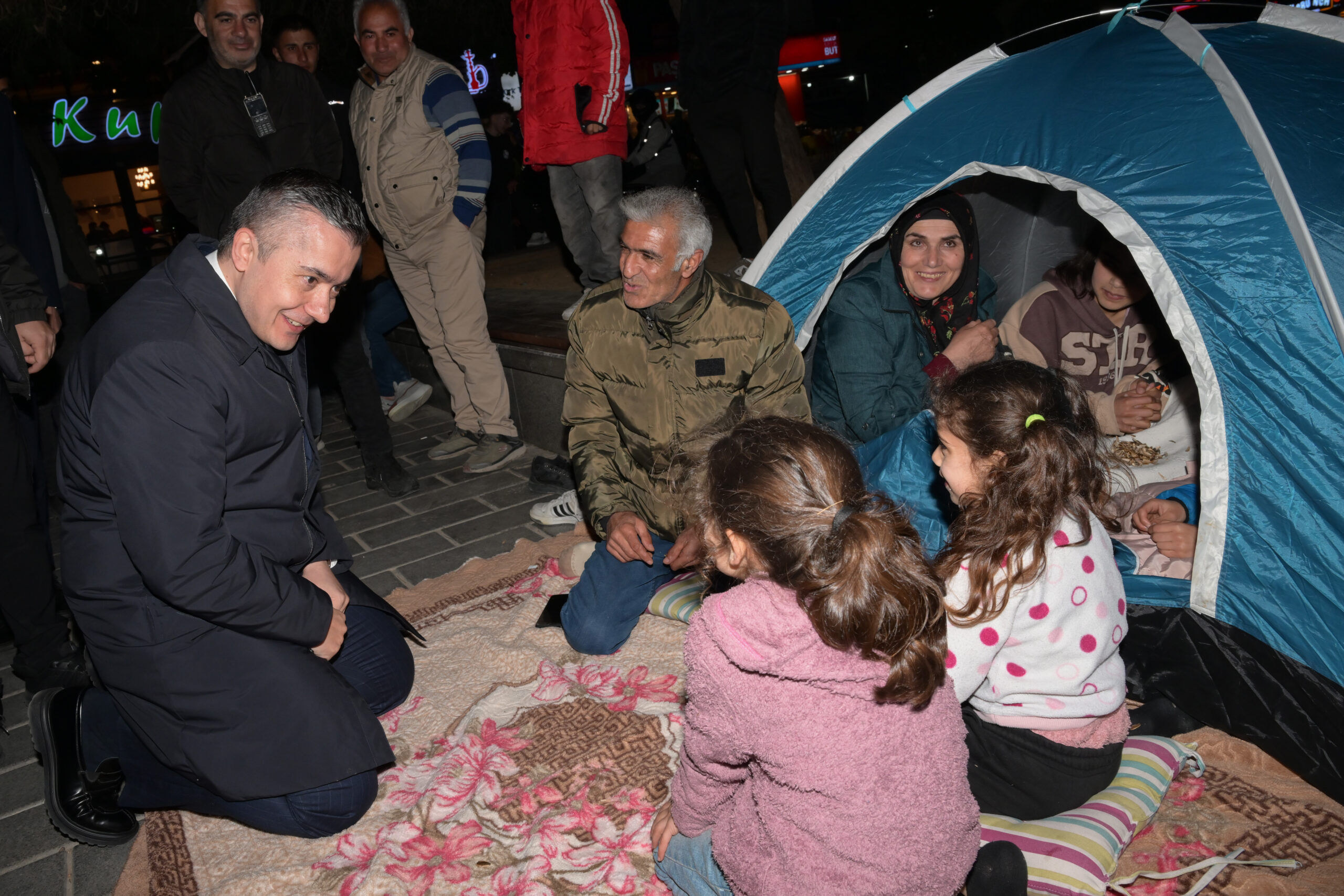 Esenyurt Belediye Başkan Vekili Aksoy: Tüm ekiplerimizle gece boyunca sahadayız