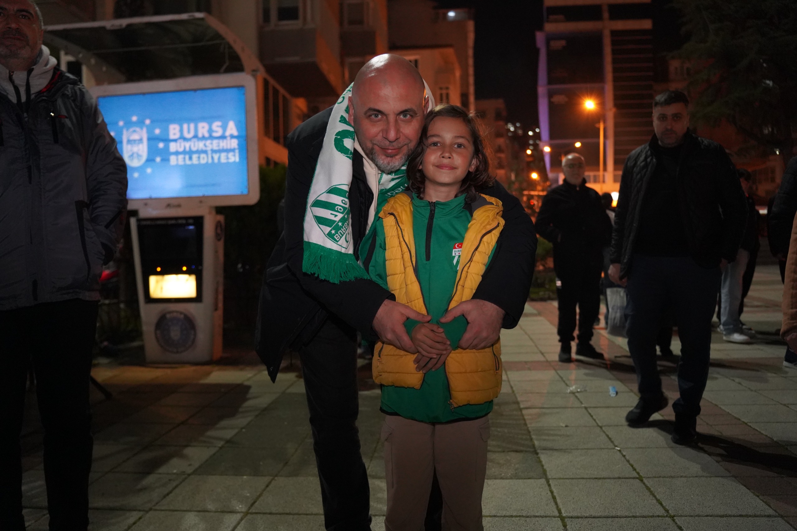 Orhangazi Belediye Başkanı Aydın, Bursaspor’un Balıkesir’deki şampiyonluk maçını izledi